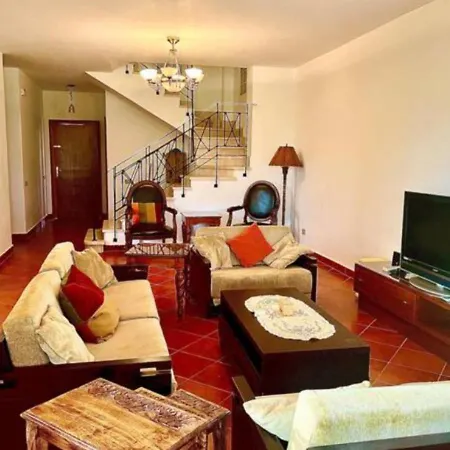 Luxury 5Br Villa With Sea View & Garden In Einbay