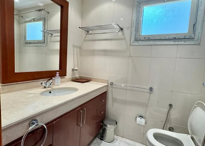 Luxury 5br With Sea View & Garden In Einbay
