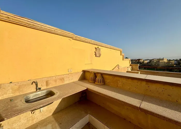 Luxury 5br With Sea View & Garden In Einbay Villa
