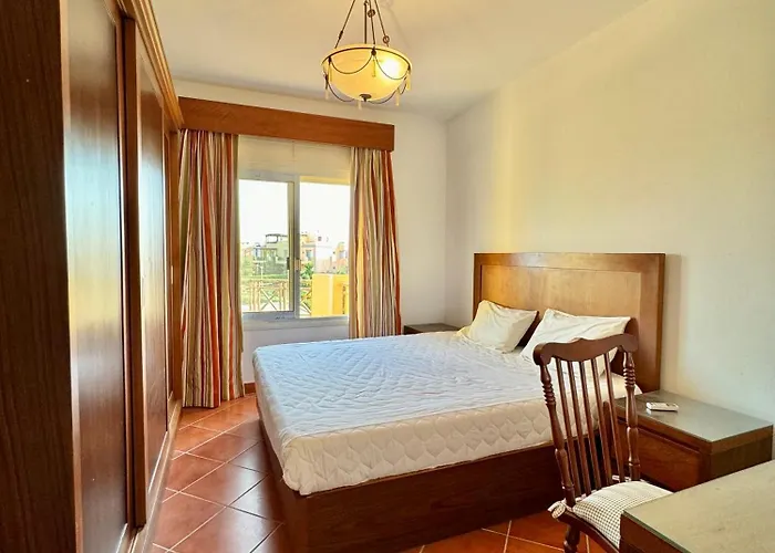 Luxury 5br With Sea View & Garden In Einbay Villa