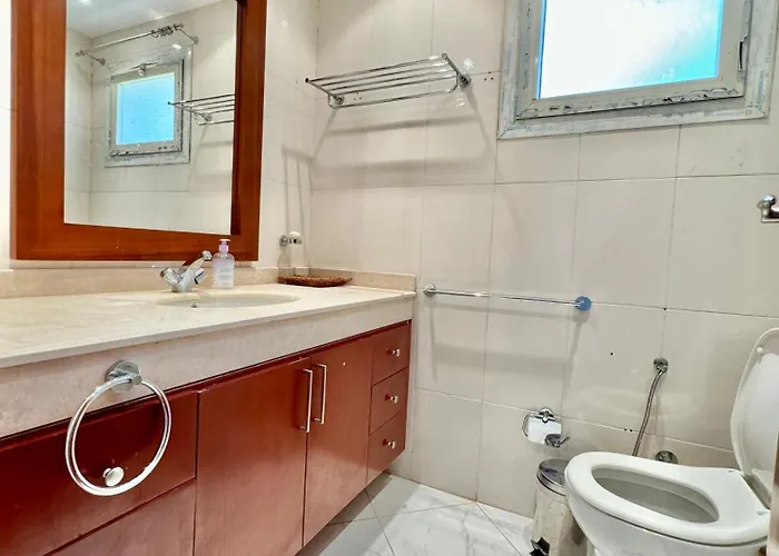 Luxury 5br With Sea View & Garden In Einbay Villa *