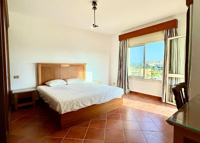 Luxury 5br With Sea View & Garden In Einbay Villa