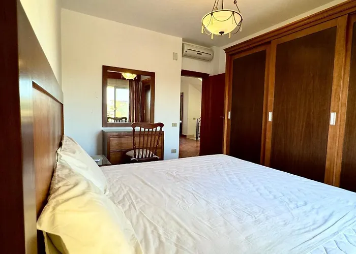 Luxury 5br With Sea View & Garden In Einbay Villa