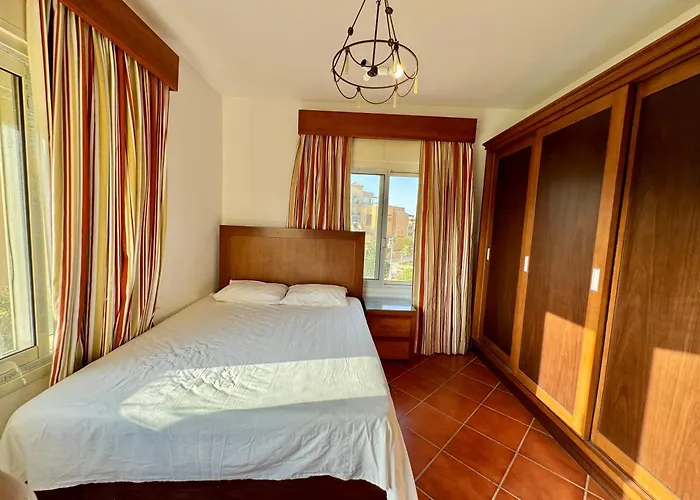 Villa Luxury 5br With Sea View & Garden In Einbay