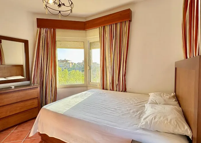Luxury 5br With Sea View & Garden In Einbay Villa