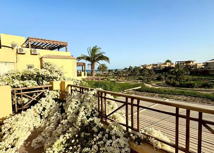 Villa Luxury 5br With Sea View & Garden In Einbay