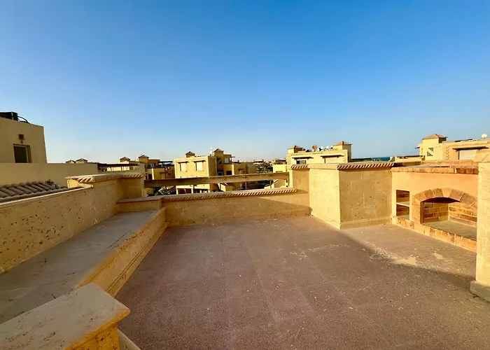 Luxury 5br With Sea View & Garden In Einbay Villa