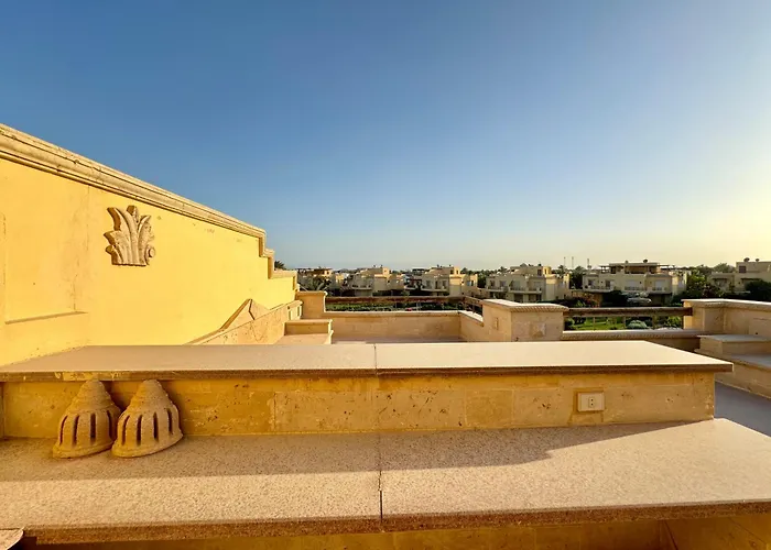 Villa Luxury 5br With Sea View & Garden In Einbay *