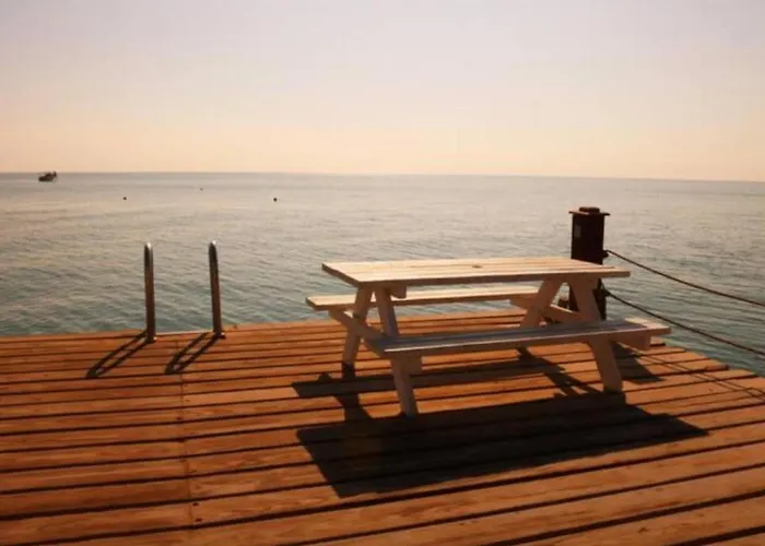 Luxury 5br With Sea View & Garden In Einbay