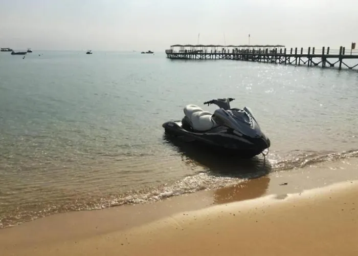 Villa Luxury 5br With Sea View & Garden In Einbay