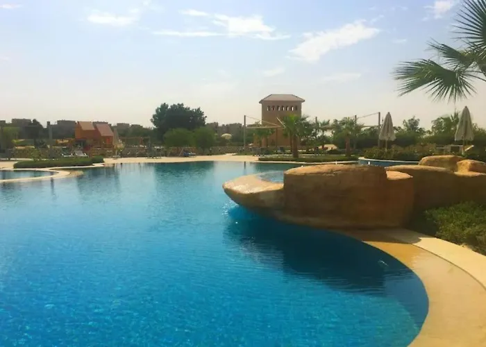 Luxury 5br With Sea View & Garden In Einbay Villa