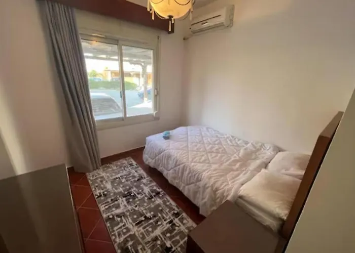 Luxury 5br With Sea View & Garden In Einbay *