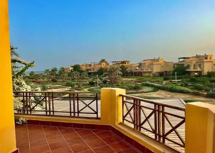 Villa Luxury 5br With Sea View & Garden In Einbay